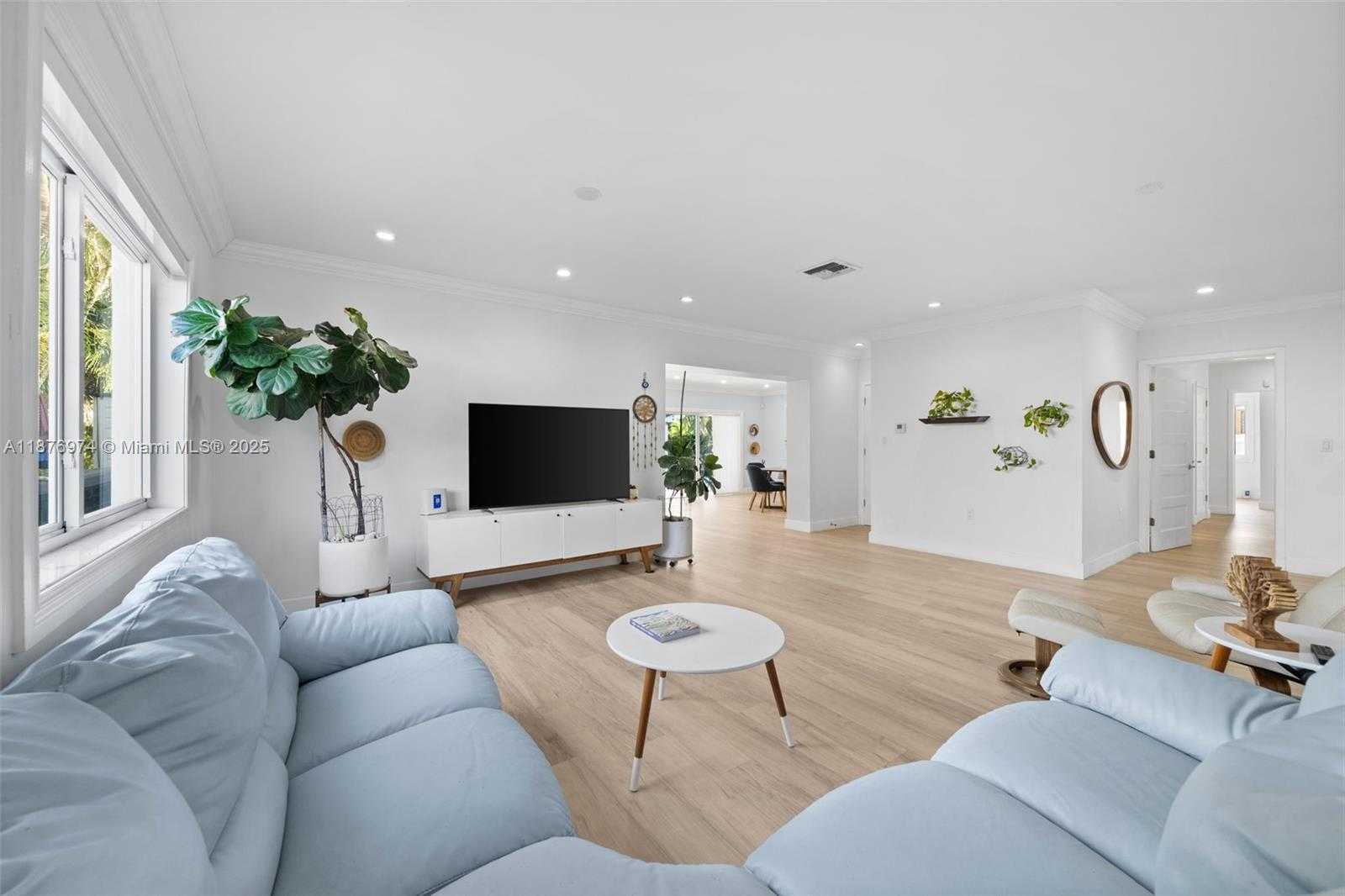 Small Image of 2105 ARCH CREEK DR, North Miami Number 5