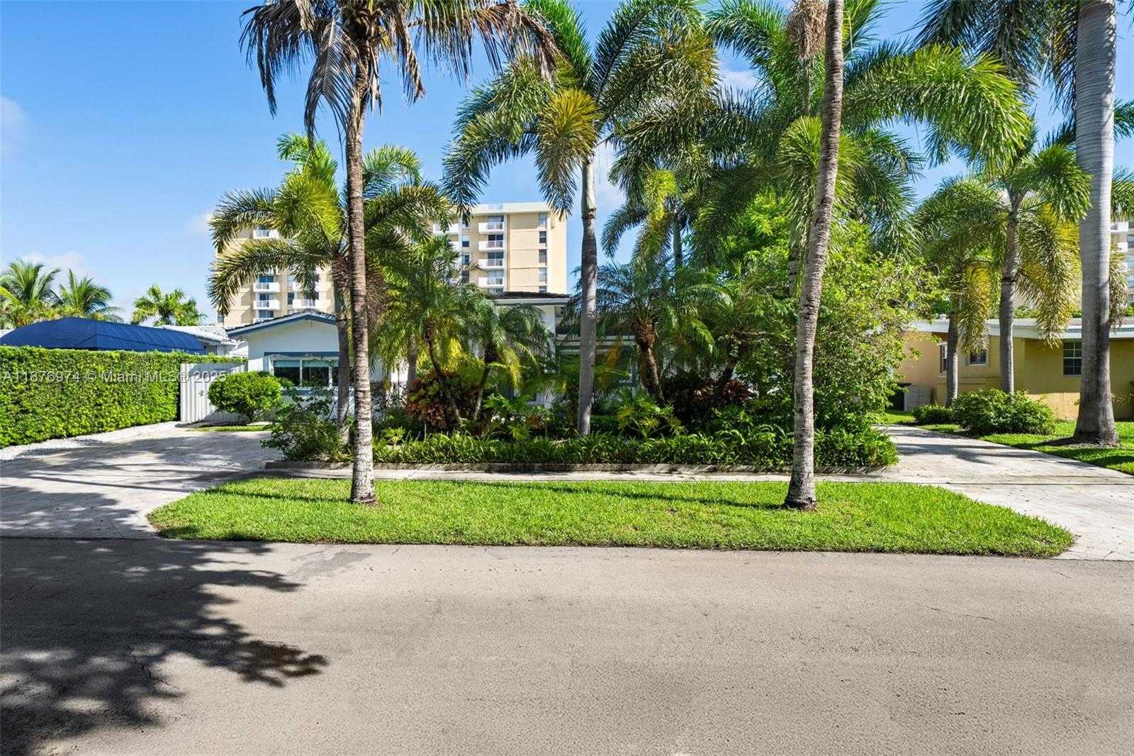 Small Image of 2105 ARCH CREEK DR, North Miami Number 58