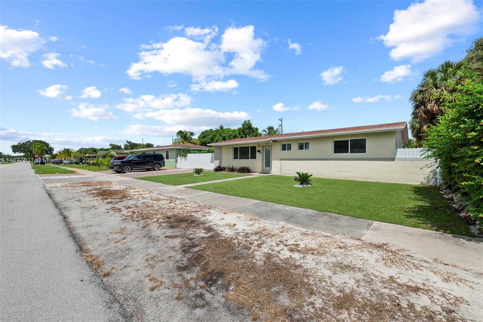 Small Image of 2345 NORTH WEST 182ND TER, Miami Gardens Number 2
