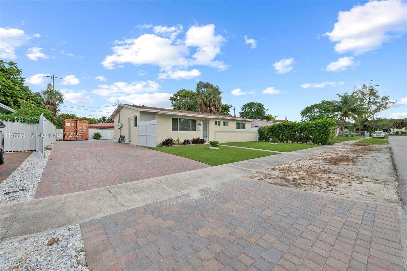 Small Image of 2345 NORTH WEST 182ND TER, Miami Gardens Number 3