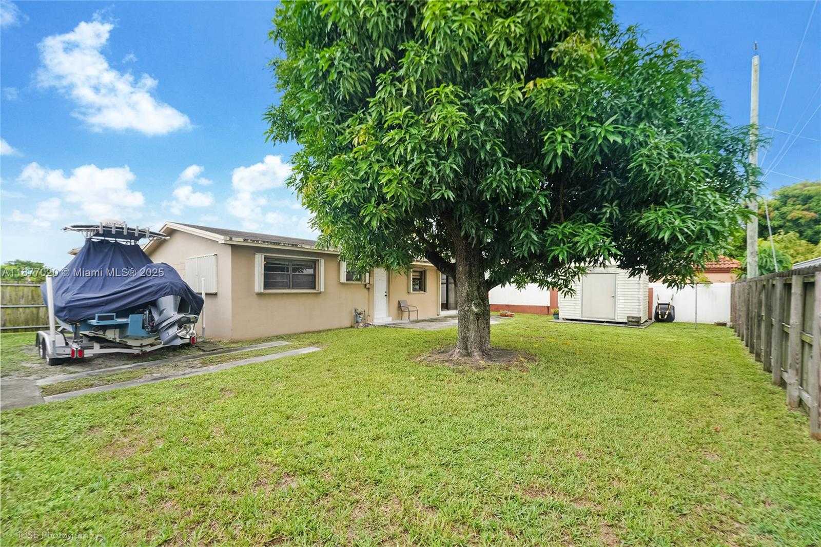 Small Image of 1005 WEST 36TH PL, Hialeah Number 16