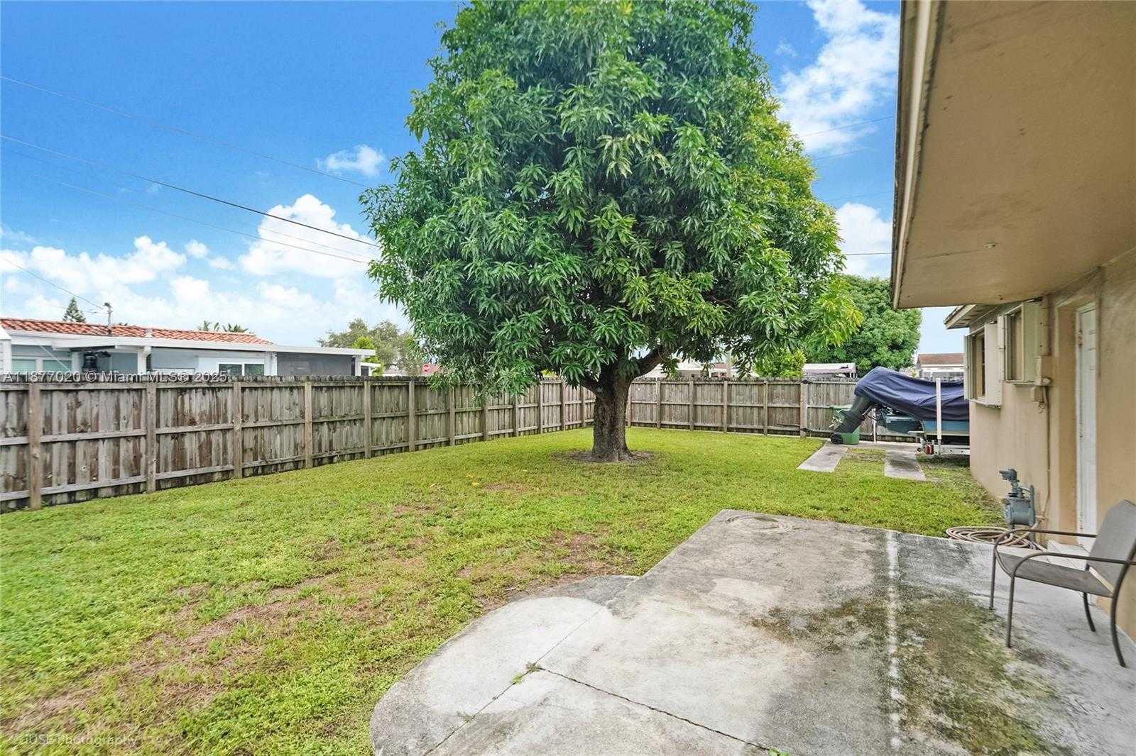 Small Image of 1005 WEST 36TH PL, Hialeah Number 17