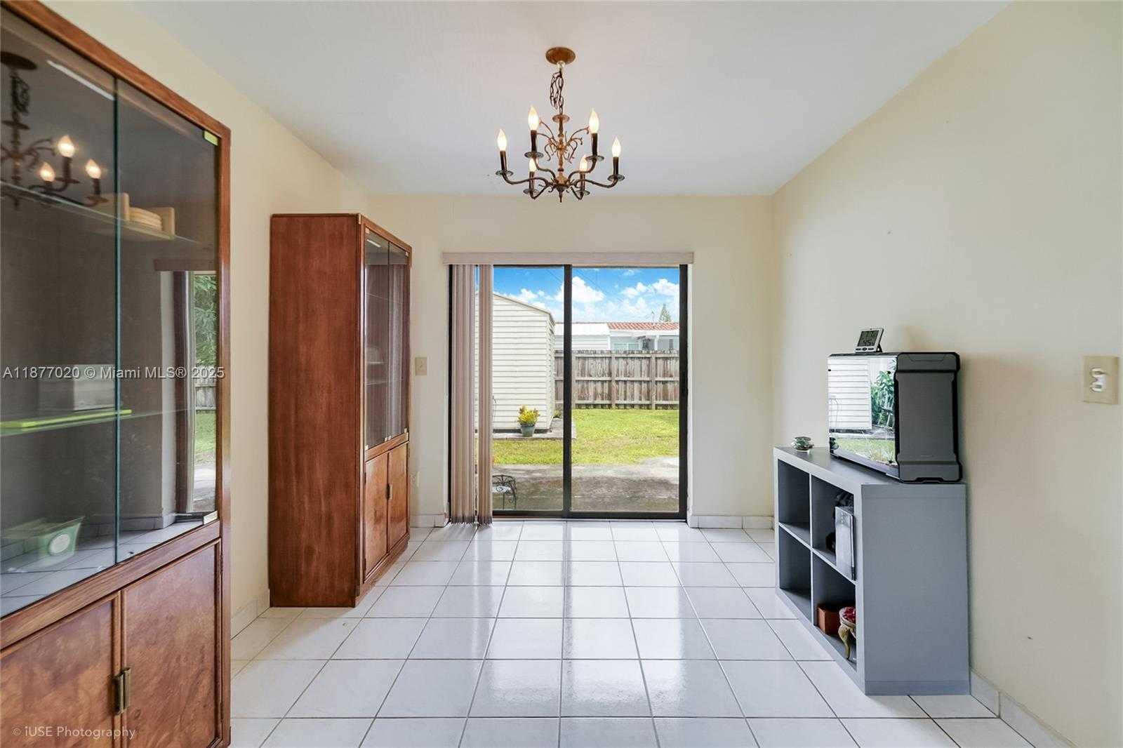 Small Image of 1005 WEST 36TH PL, Hialeah Number 7