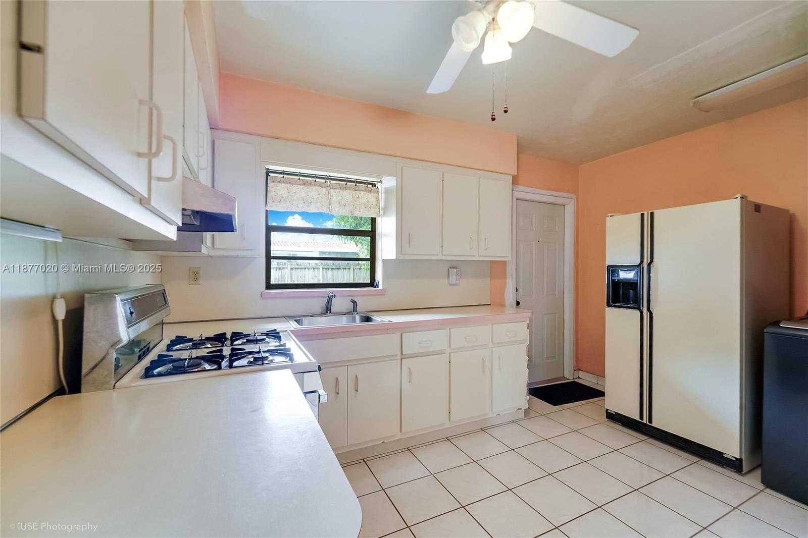 Small Image of 1005 WEST 36TH PL, Hialeah Number 8