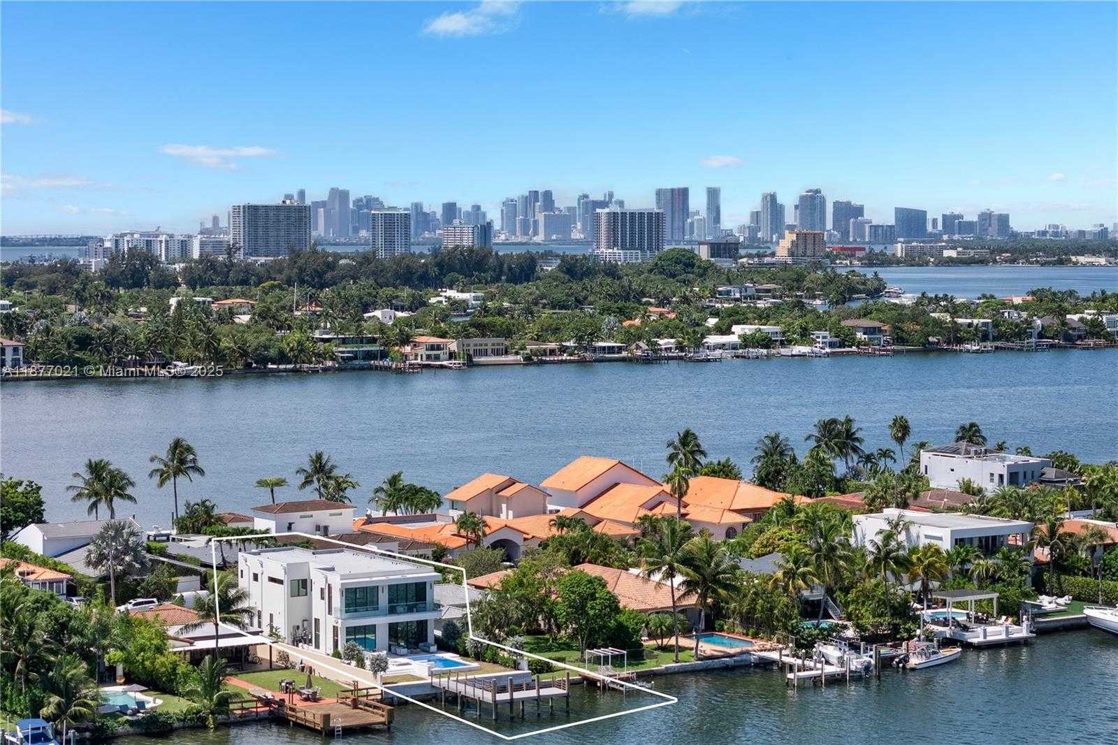 Small Image of 1351 STILLWATER DR, Miami Beach Number 2