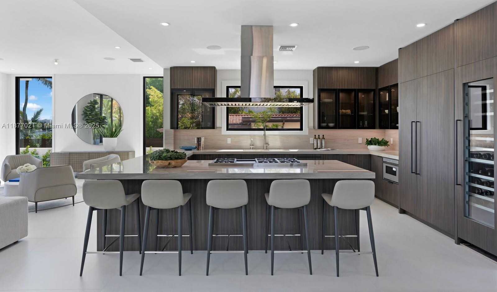 Small Image of 1351 STILLWATER DR, Miami Beach Number 9