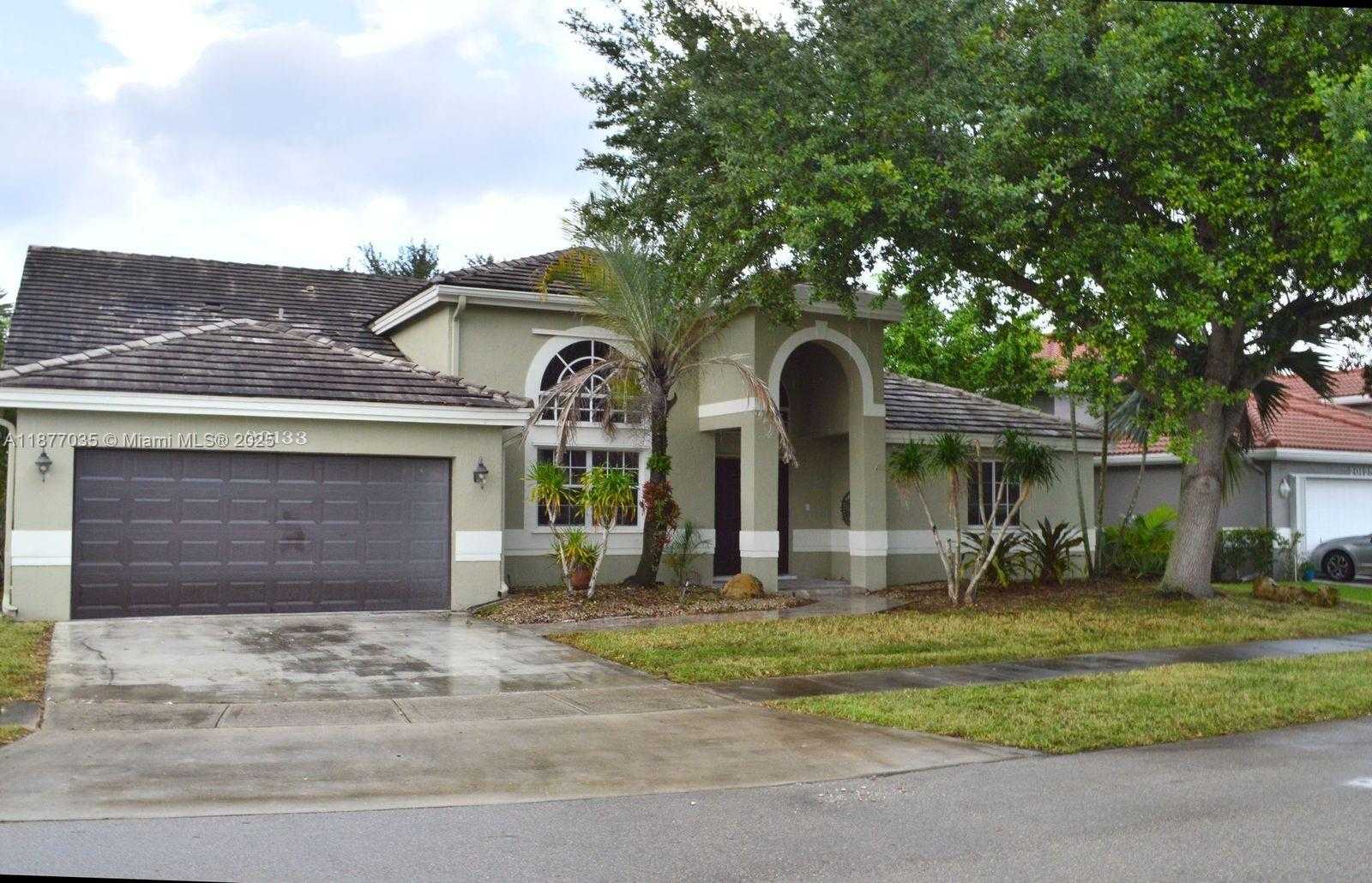 Small Image of 20133 NORTH WEST 9TH CT, Pembroke Pines Number 2