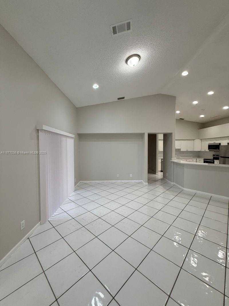 Small Image of 20133 NORTH WEST 9TH CT, Pembroke Pines Number 21