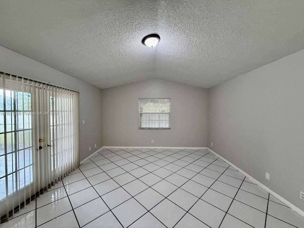 Small Image of 20133 NORTH WEST 9TH CT, Pembroke Pines Number 22