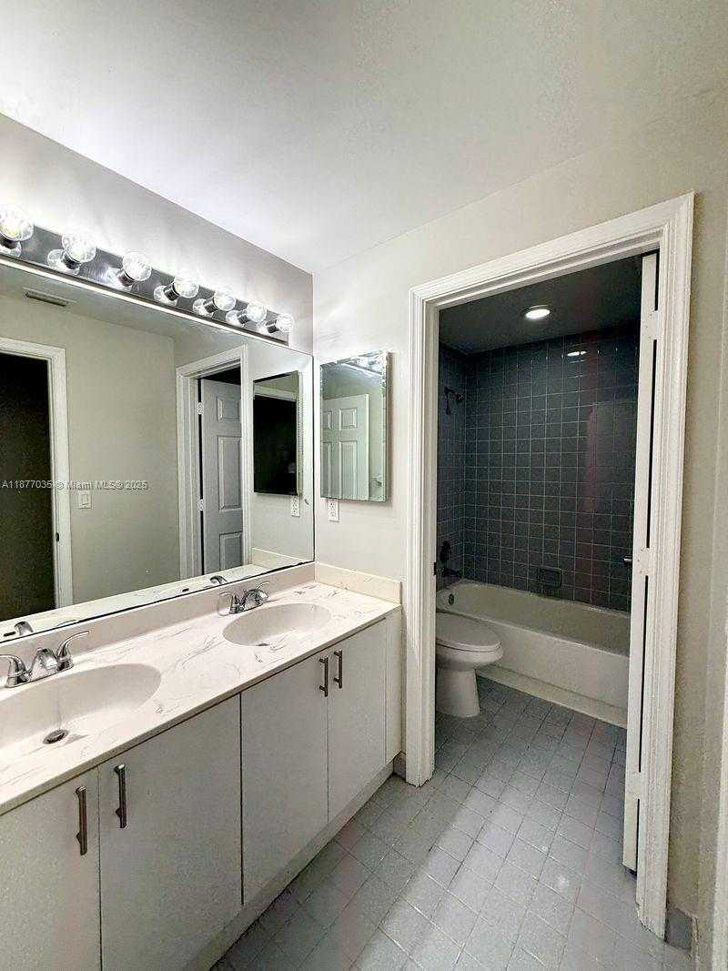 Small Image of 20133 NORTH WEST 9TH CT, Pembroke Pines Number 29