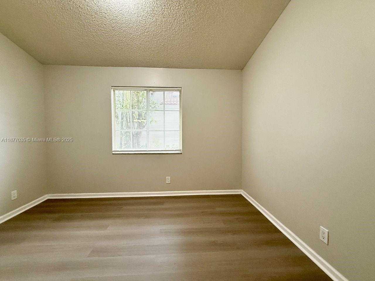Small Image of 20133 NORTH WEST 9TH CT, Pembroke Pines Number 31