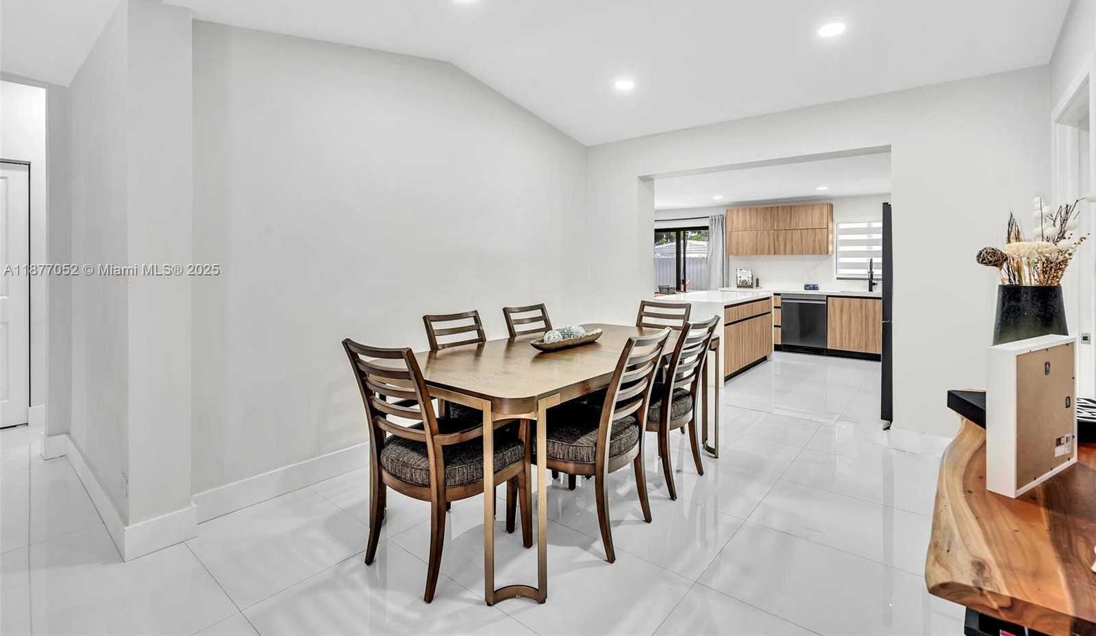 Small Image of 12680 NORTH MIAMI AVE, North Miami Number 17