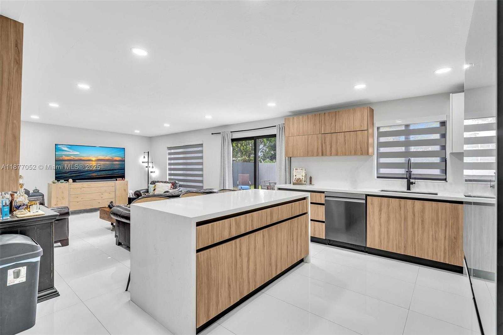 Small Image of 12680 NORTH MIAMI AVE, North Miami Number 20