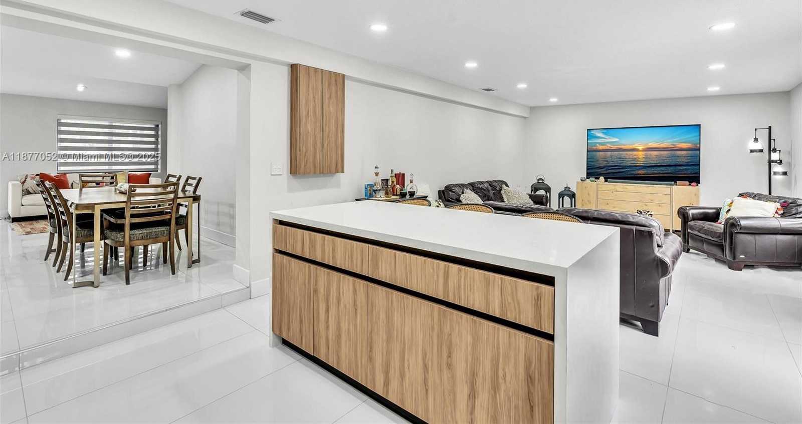 Small Image of 12680 NORTH MIAMI AVE, North Miami Number 22
