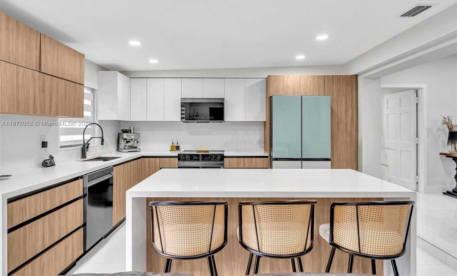 Small Image of 12680 NORTH MIAMI AVE, North Miami Number 25