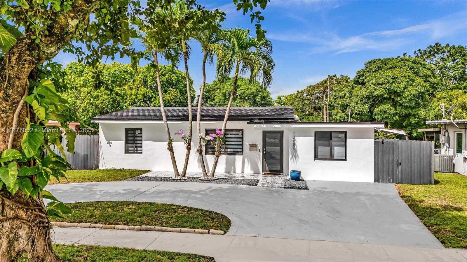 Small Image of 12680 NORTH MIAMI AVE, North Miami Number 3