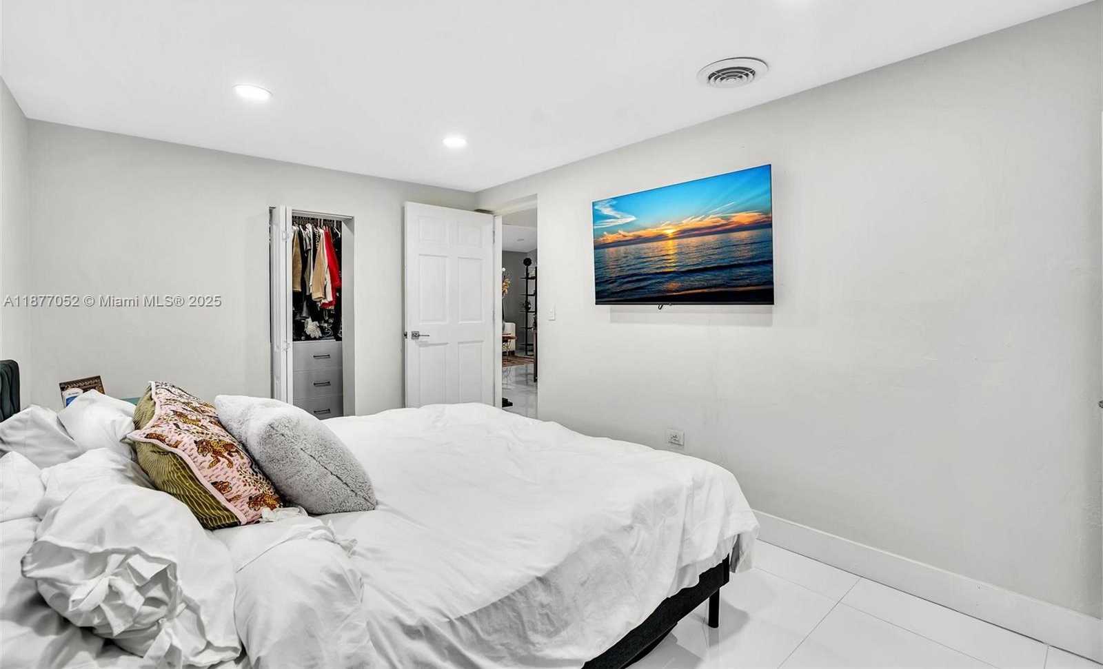 Small Image of 12680 NORTH MIAMI AVE, North Miami Number 34