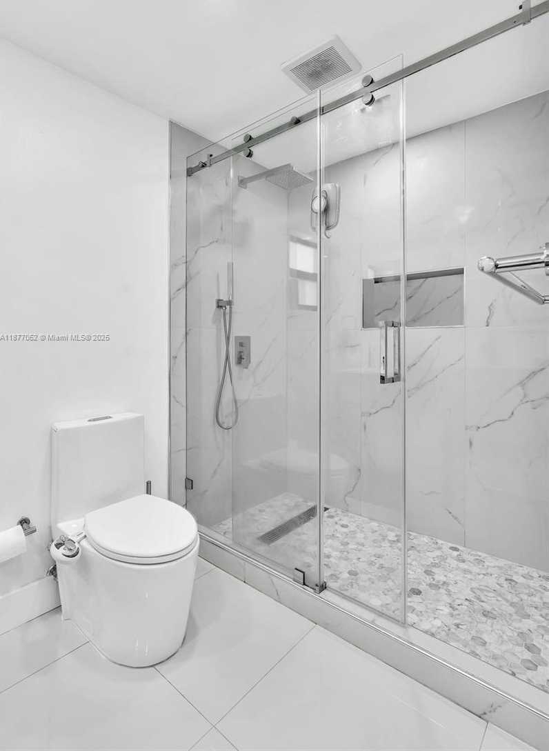 Small Image of 12680 NORTH MIAMI AVE, North Miami Number 36