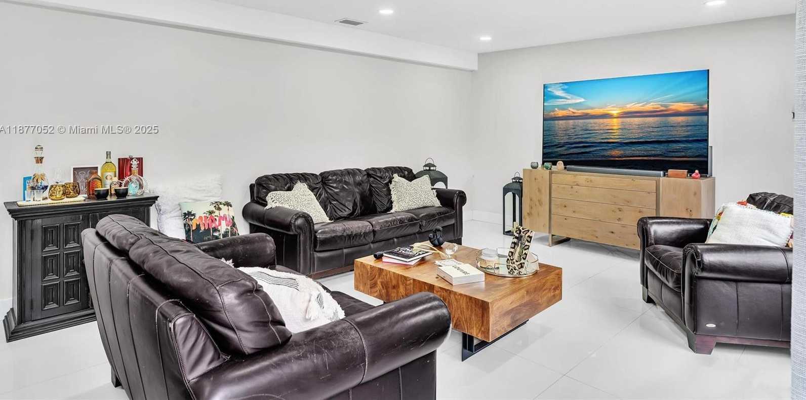 Small Image of 12680 NORTH MIAMI AVE, North Miami Number 37