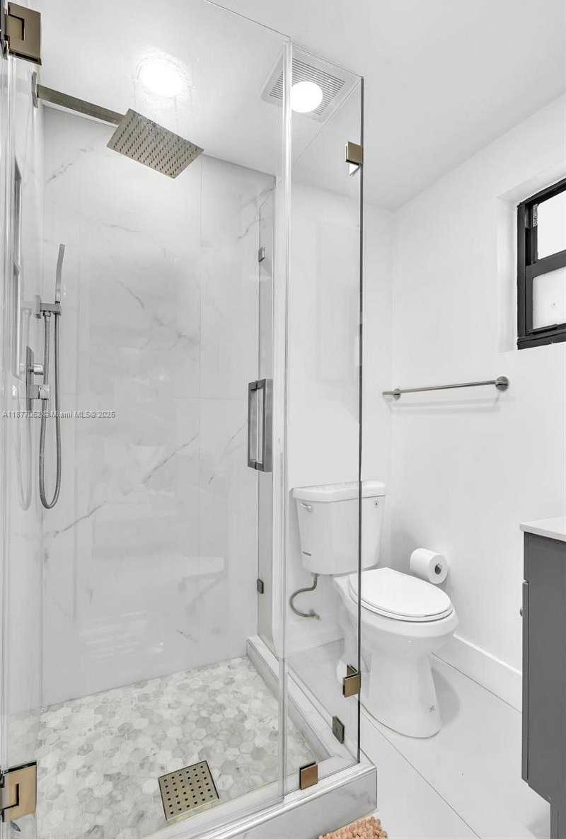 Small Image of 12680 NORTH MIAMI AVE, North Miami Number 41