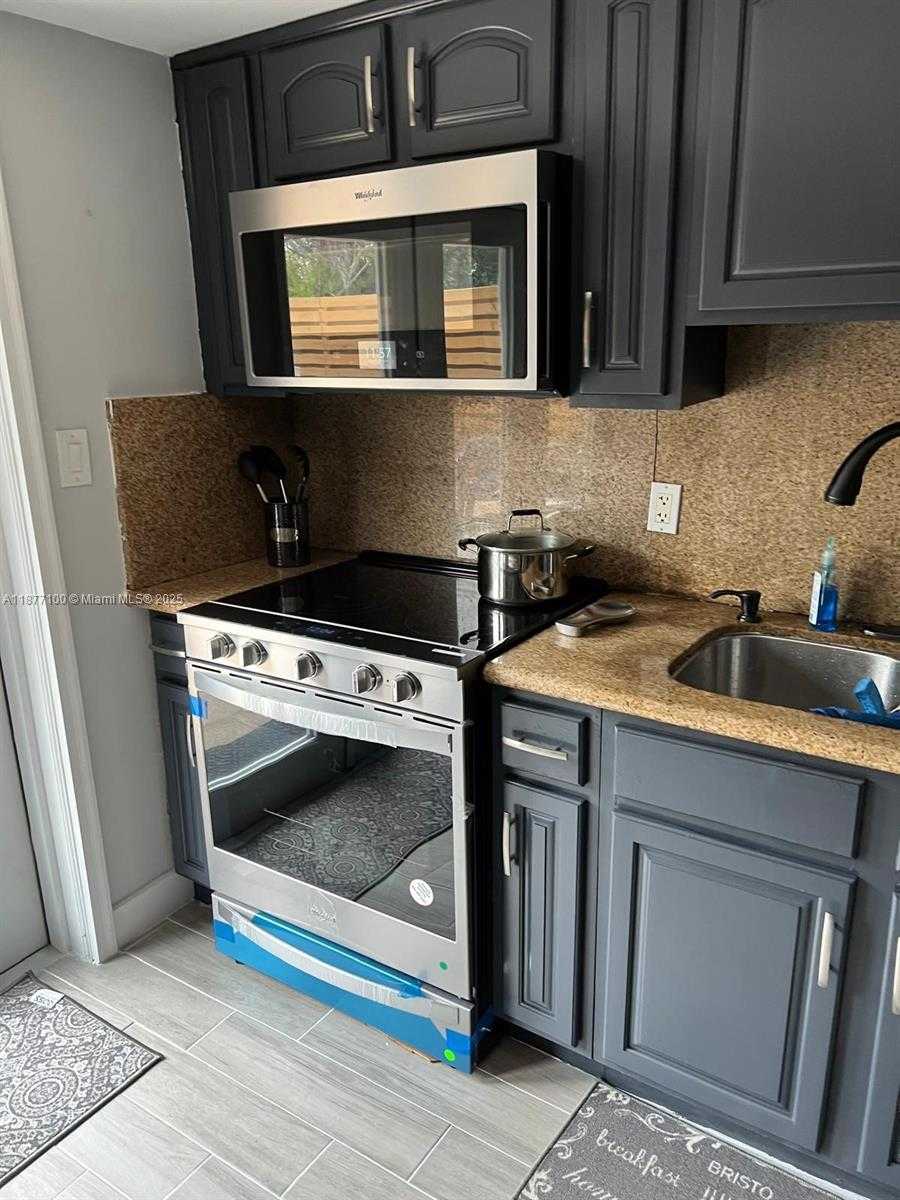 Small Image of 6105 FUNSTON ST, Hollywood Number 11