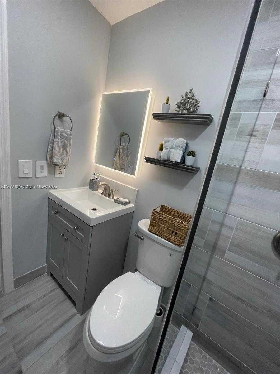 Small Image of 6105 FUNSTON ST, Hollywood Number 14