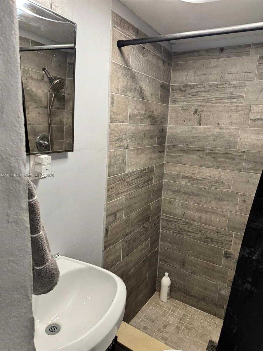 Small Image of 6105 FUNSTON ST, Hollywood Number 15