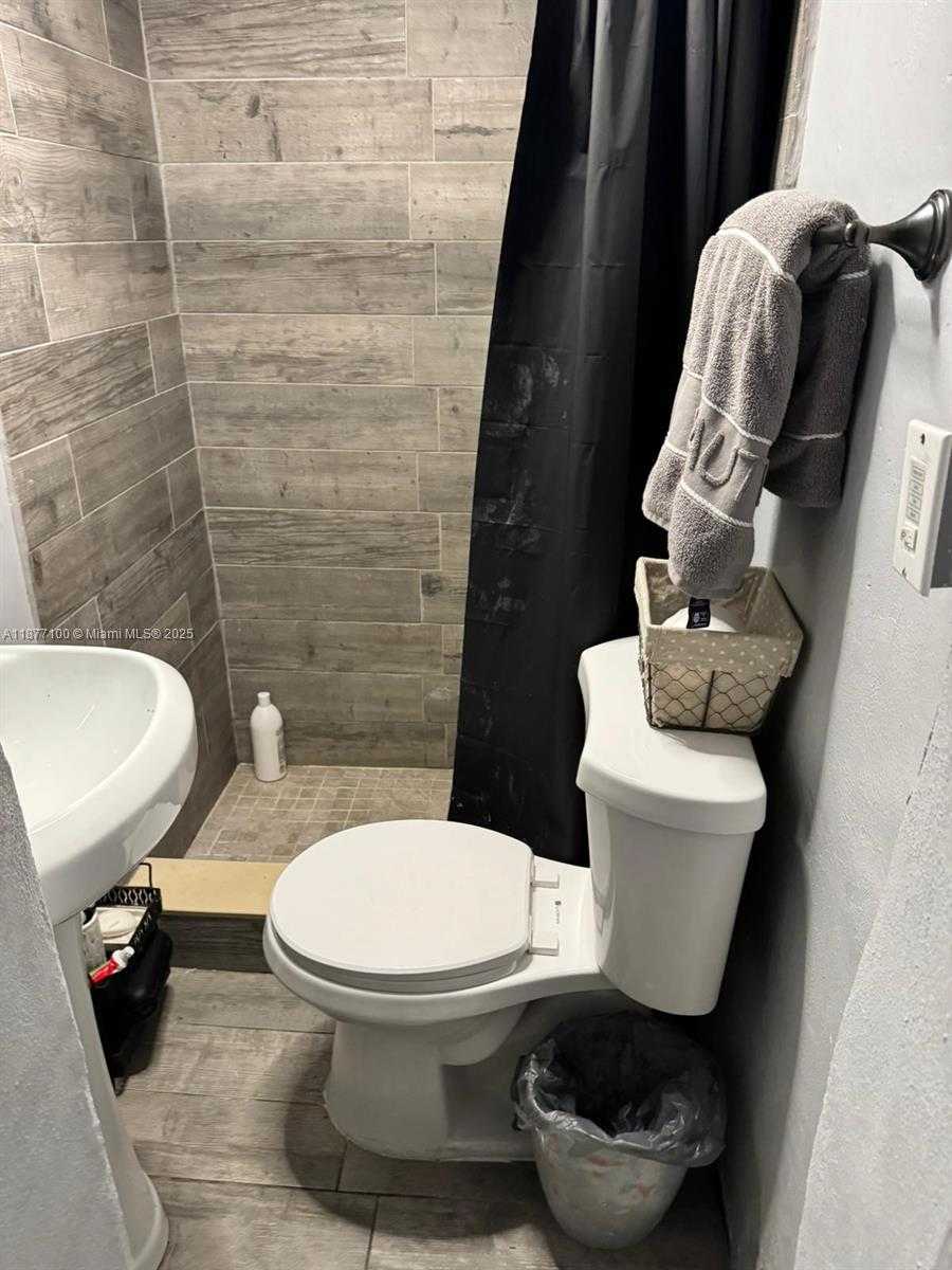 Small Image of 6105 FUNSTON ST, Hollywood Number 17