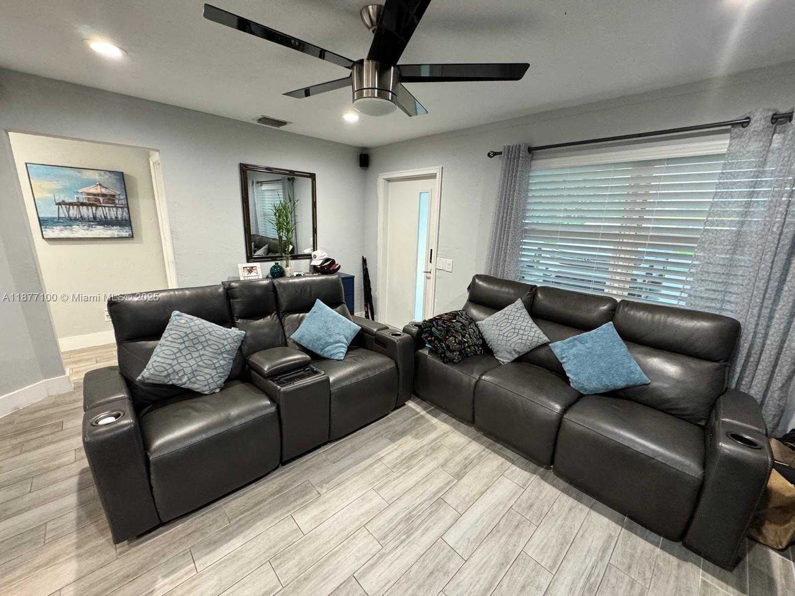 Small Image of 6105 FUNSTON ST, Hollywood Number 3