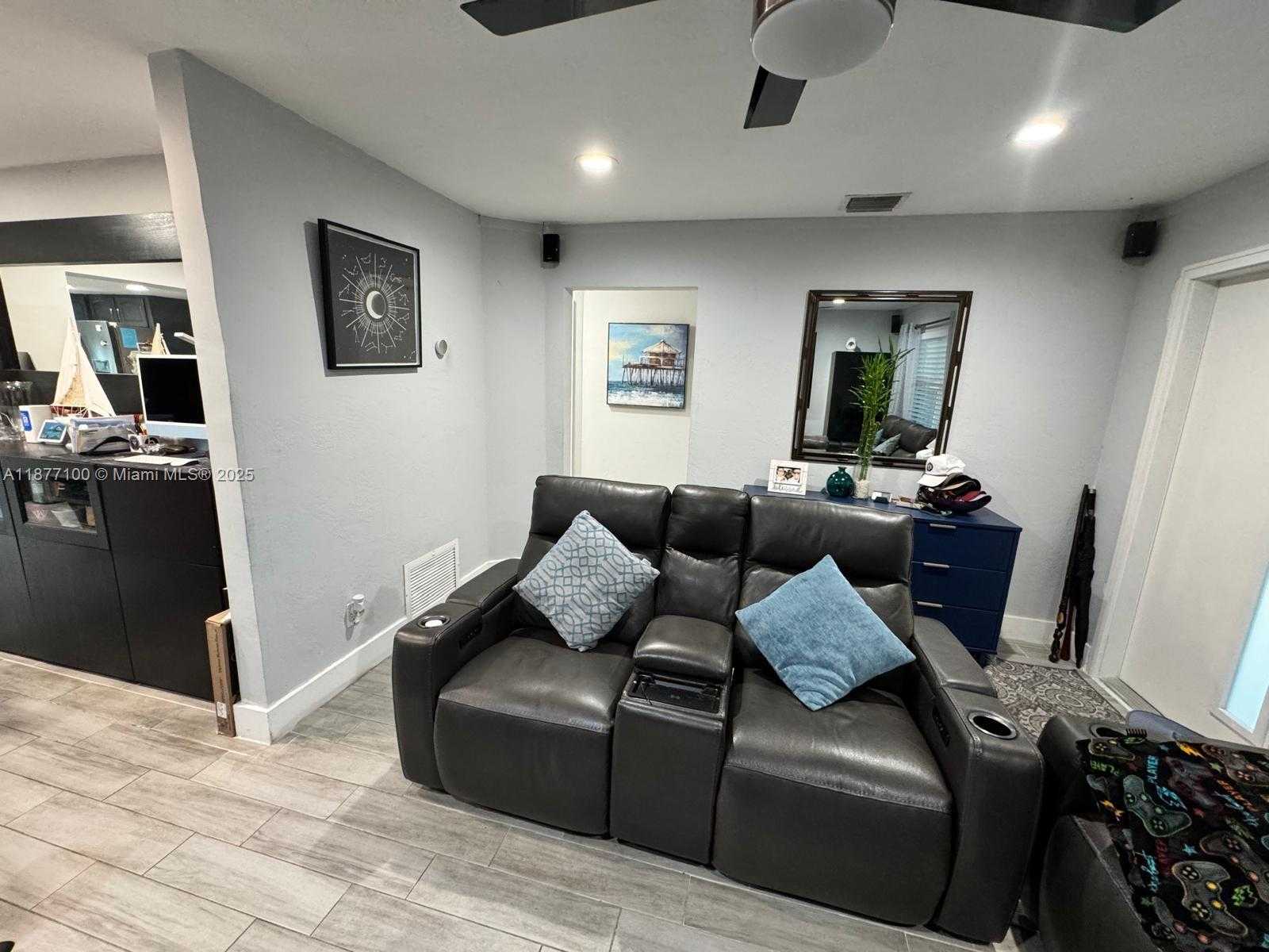 Small Image of 6105 FUNSTON ST, Hollywood Number 4