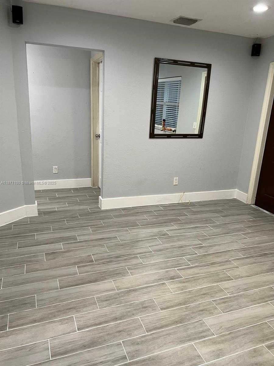Small Image of 6105 FUNSTON ST, Hollywood Number 6