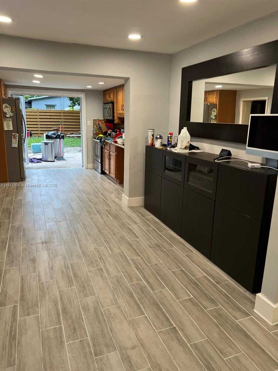 Small Image of 6105 FUNSTON ST, Hollywood Number 8