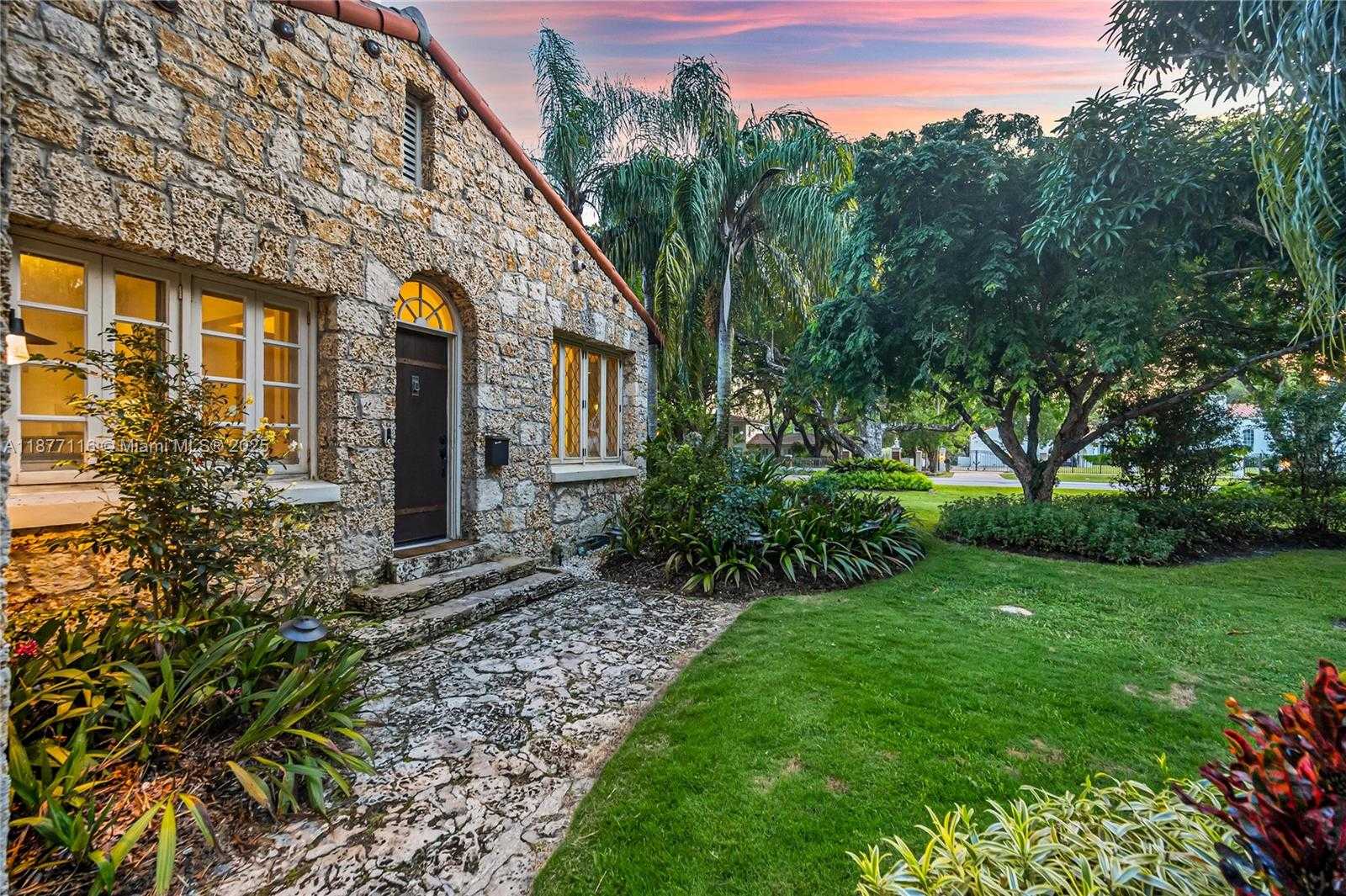 Small Image of 3903 GRANADA BLVD, Coral Gables Number 39