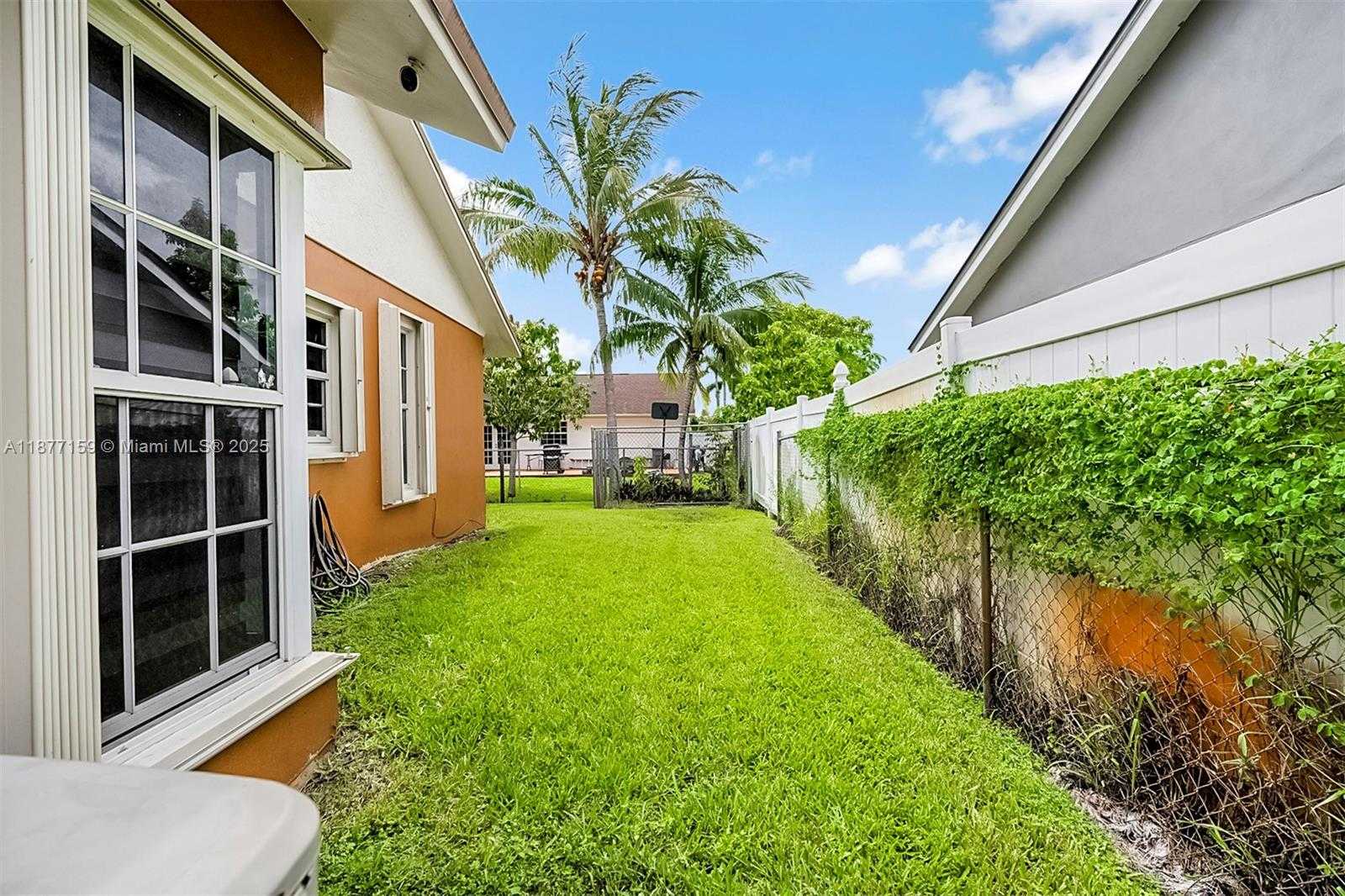 Small Image of 3568 SOUTH WEST 69TH WAY, Miramar Number 31