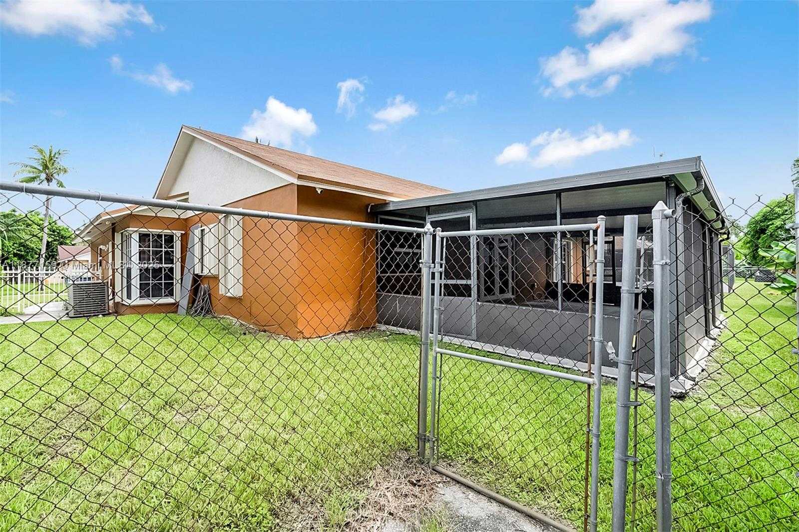Small Image of 3568 SOUTH WEST 69TH WAY, Miramar Number 32