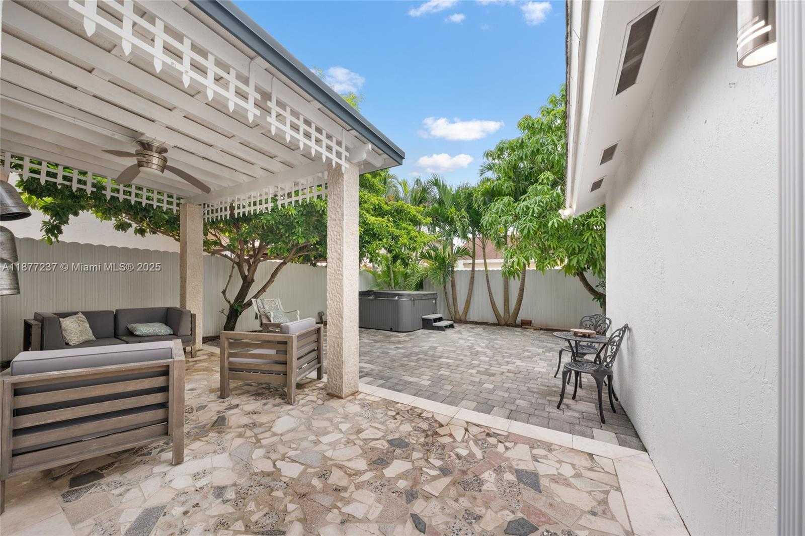 Small Image of Miami Number 21