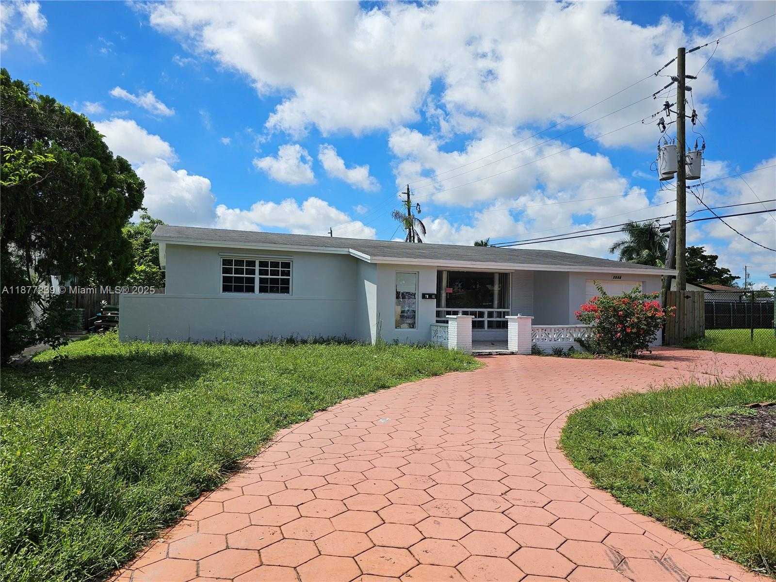 Small Image of 7648 CORAL BLVD, Miramar Number 2