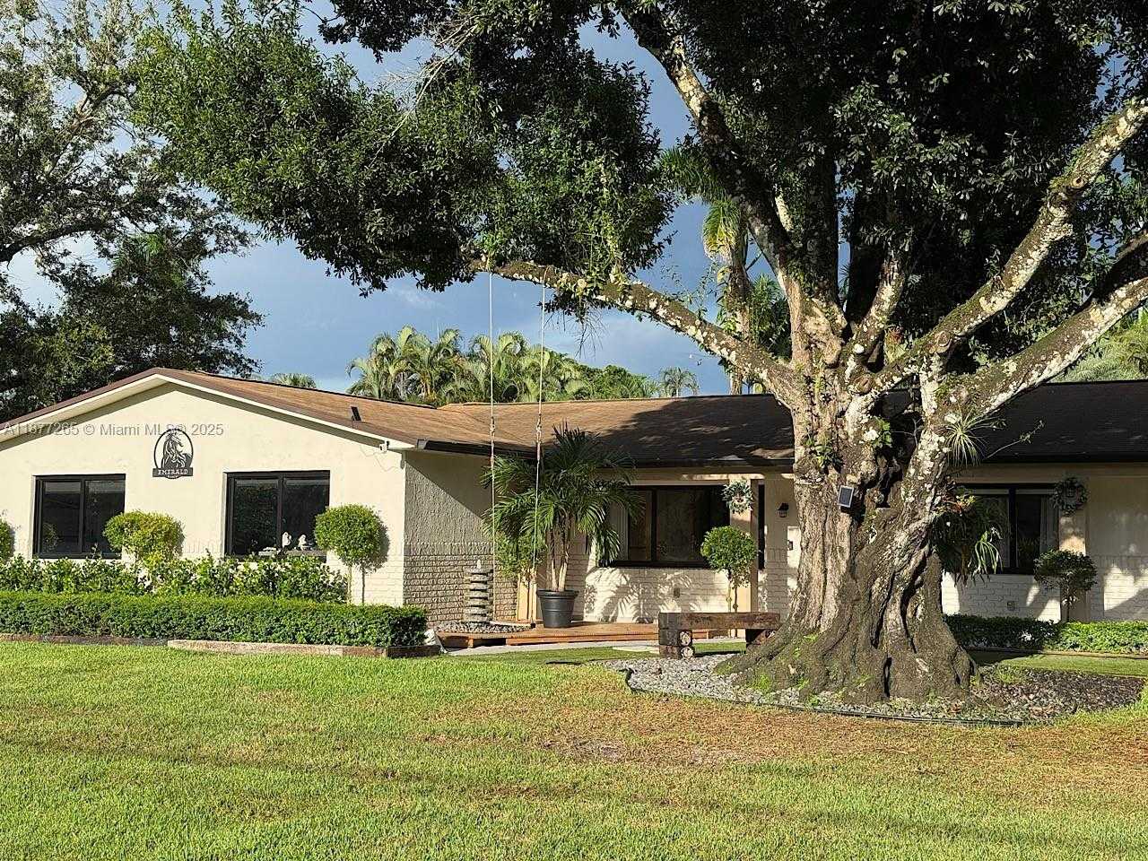 Small Image of 4100 SOUTH WEST 102ND AVE, Davie Number 2