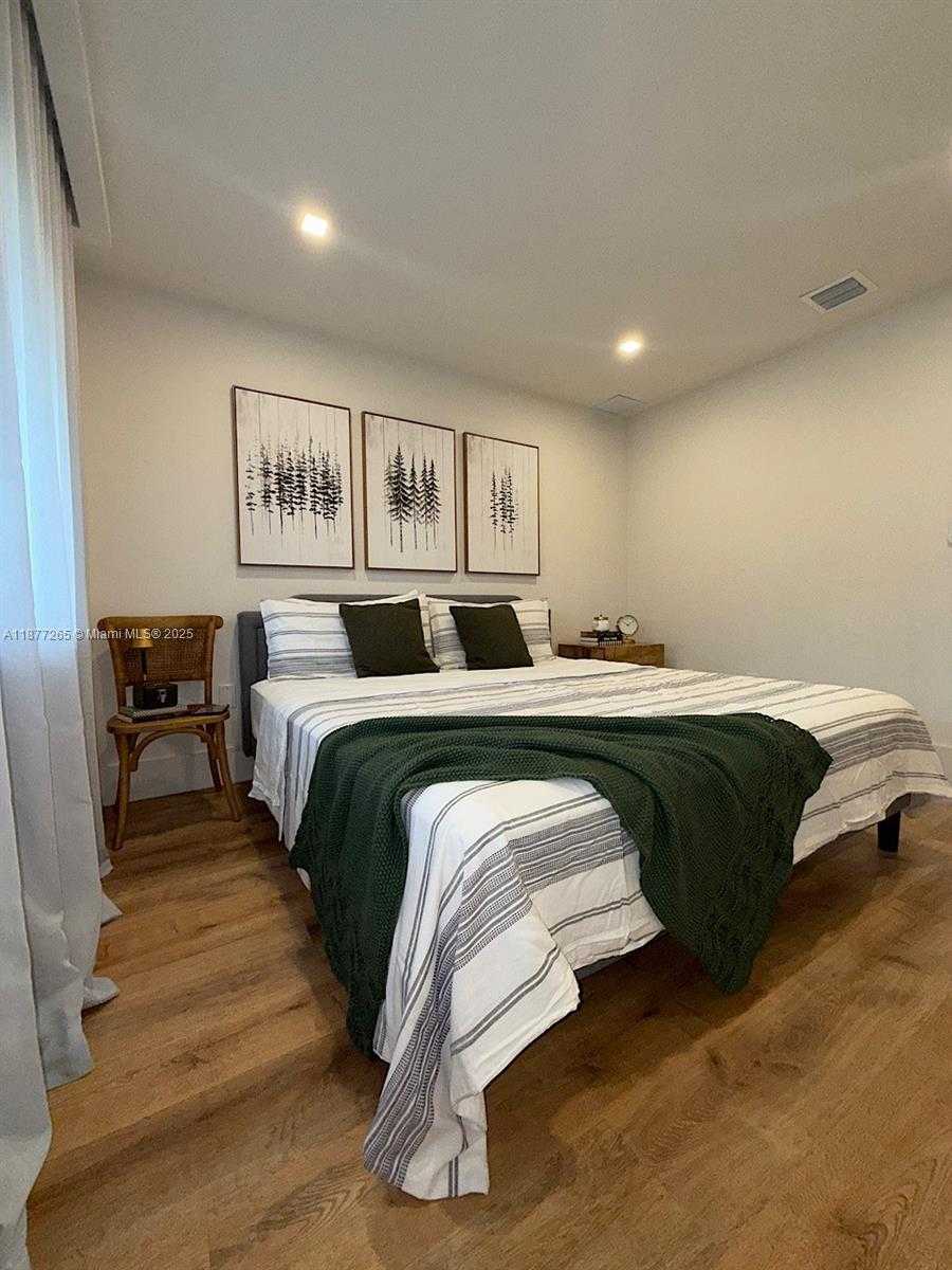 Small Image of 4100 SOUTH WEST 102ND AVE, Davie Number 41