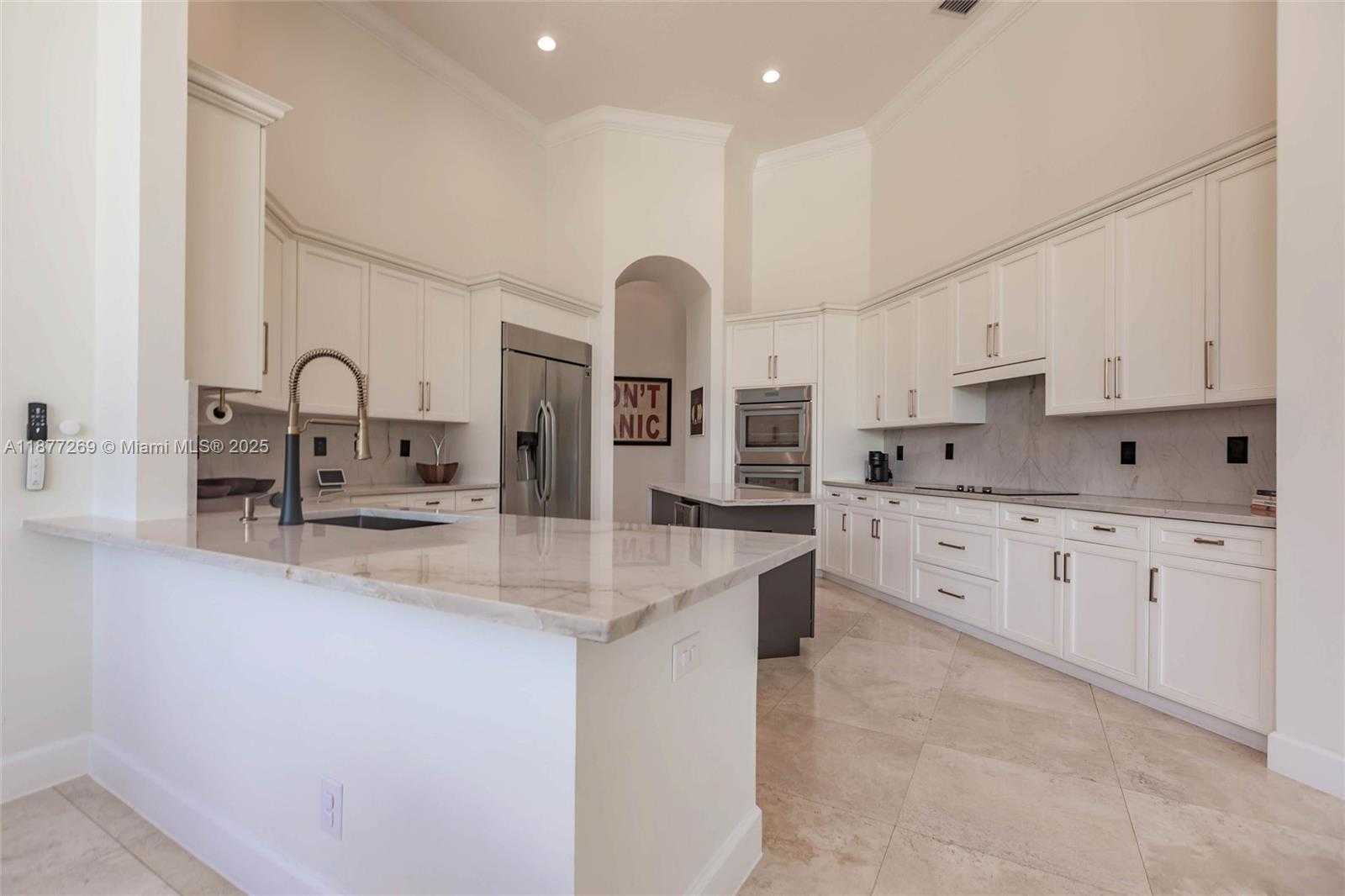 Small Image of 12641 NORTH STONEBROOK CIR, Davie Number 10