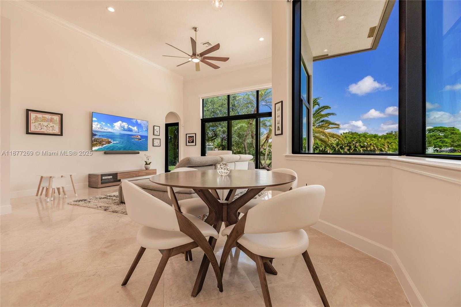 Small Image of 12641 NORTH STONEBROOK CIR, Davie Number 11