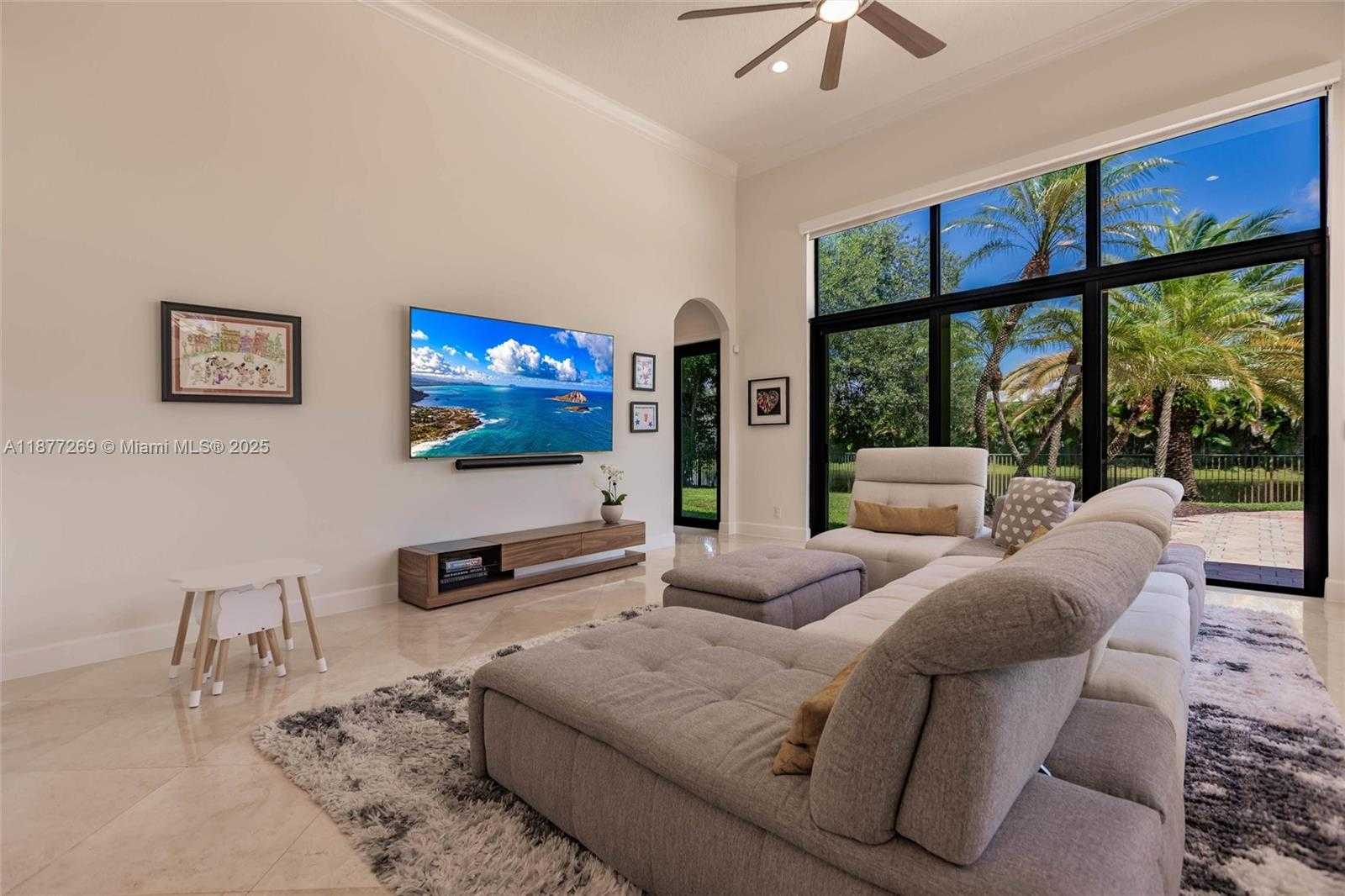 Small Image of 12641 NORTH STONEBROOK CIR, Davie Number 12