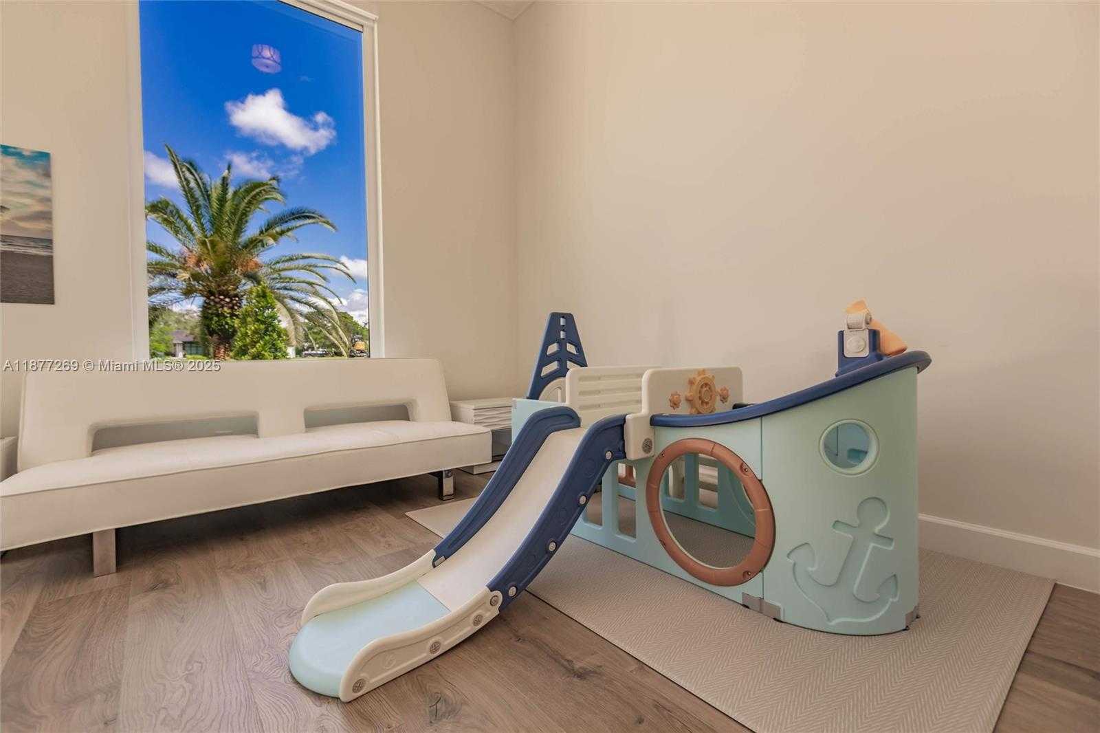 Small Image of 12641 NORTH STONEBROOK CIR, Davie Number 16