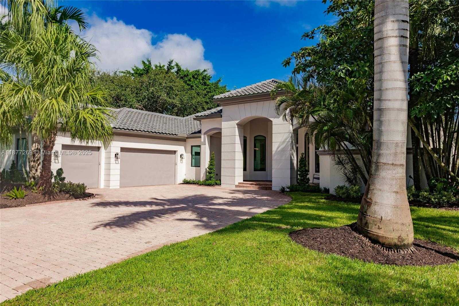 Small Image of 12641 NORTH STONEBROOK CIR, Davie Number 2