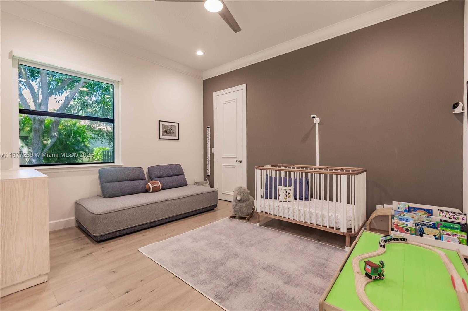 Small Image of 12641 NORTH STONEBROOK CIR, Davie Number 23