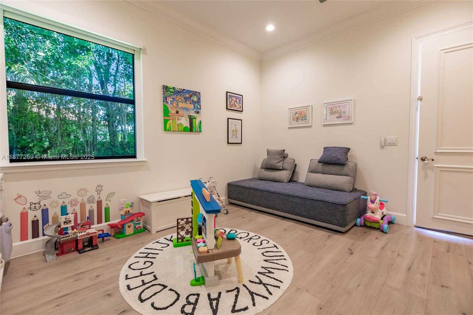Small Image of 12641 NORTH STONEBROOK CIR, Davie Number 33