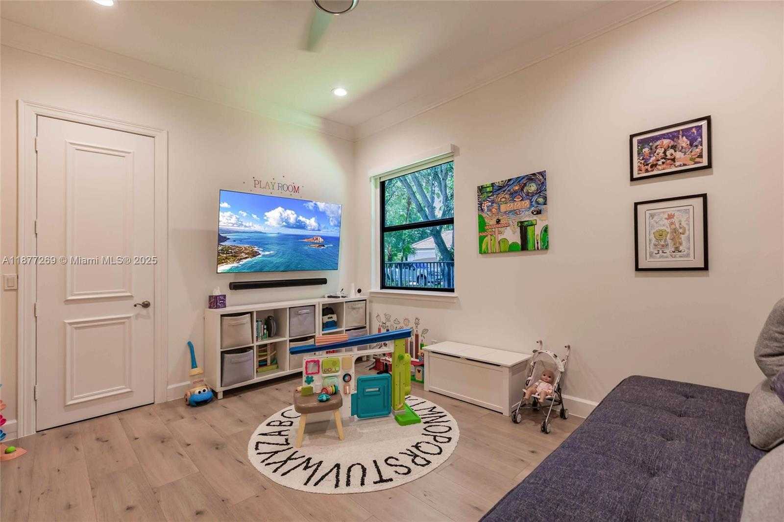 Small Image of 12641 NORTH STONEBROOK CIR, Davie Number 34