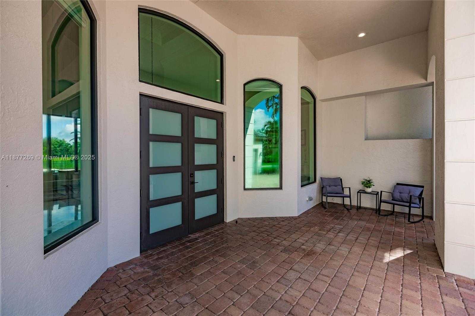 Small Image of 12641 NORTH STONEBROOK CIR, Davie Number 4