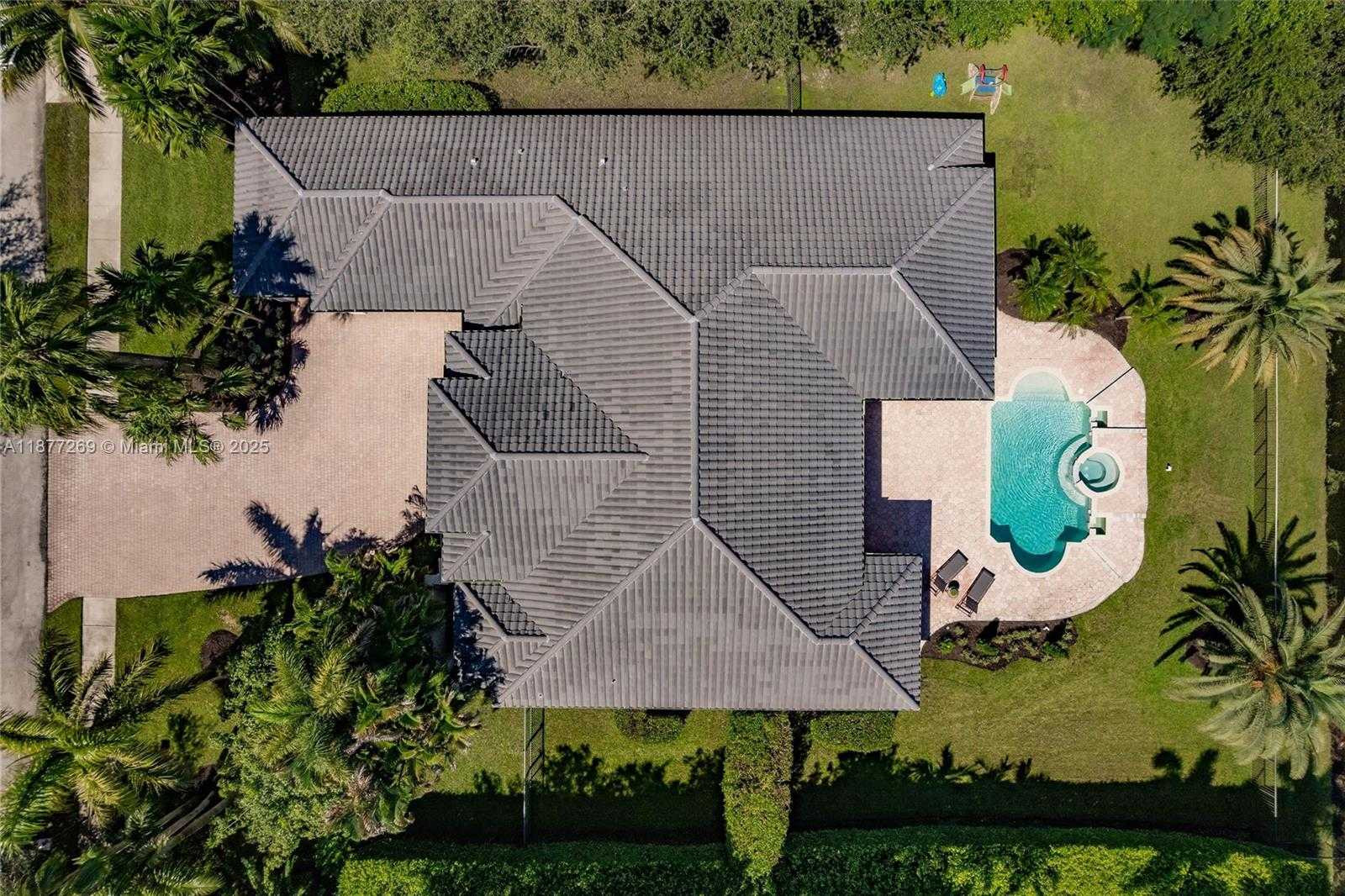 Small Image of 12641 NORTH STONEBROOK CIR, Davie Number 44