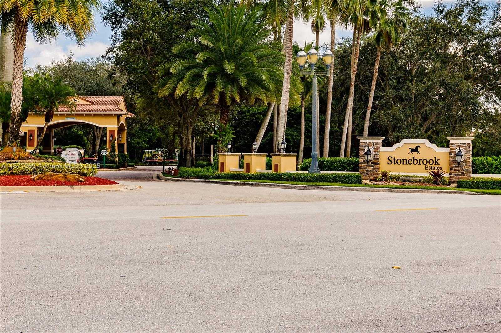 Small Image of 12641 NORTH STONEBROOK CIR, Davie Number 46